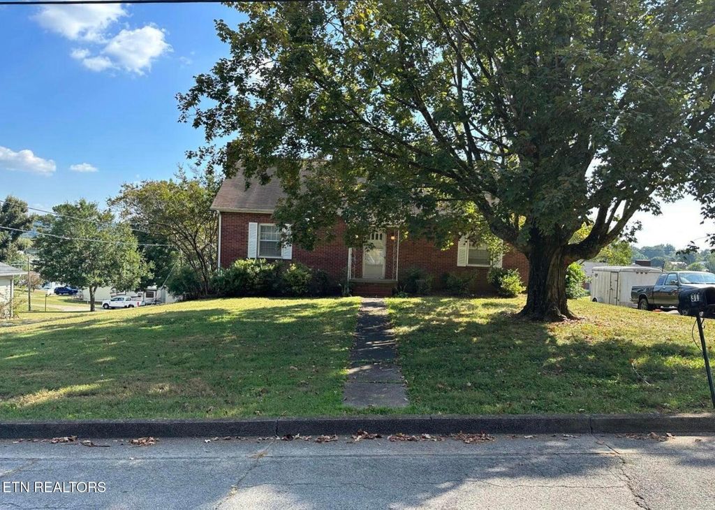Photo of 311 W Central West Ave, Sweetwater, TN 37874 (MLS # 1287752)
