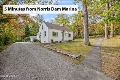 Photo of 129 W Norris Rd, Norris, TN 37828 (MLS # 1330333)