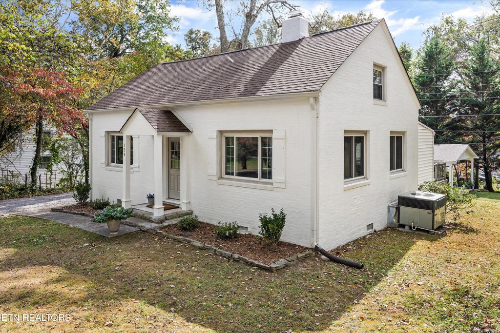 Photo of 129 W Norris Rd, Norris, TN 37828 (MLS # 1330333)