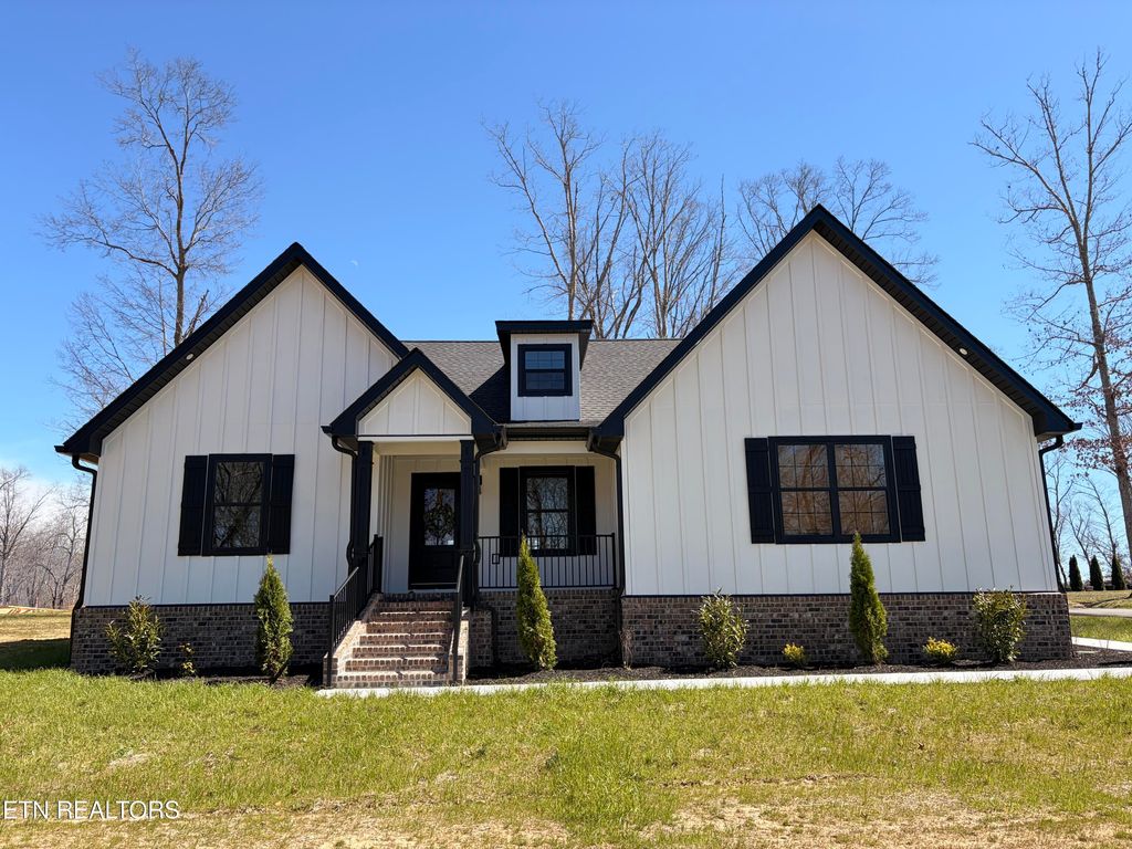 Photo of 127 Bluff View Loop, Crossville, TN 38571 (MLS # 1333769)
