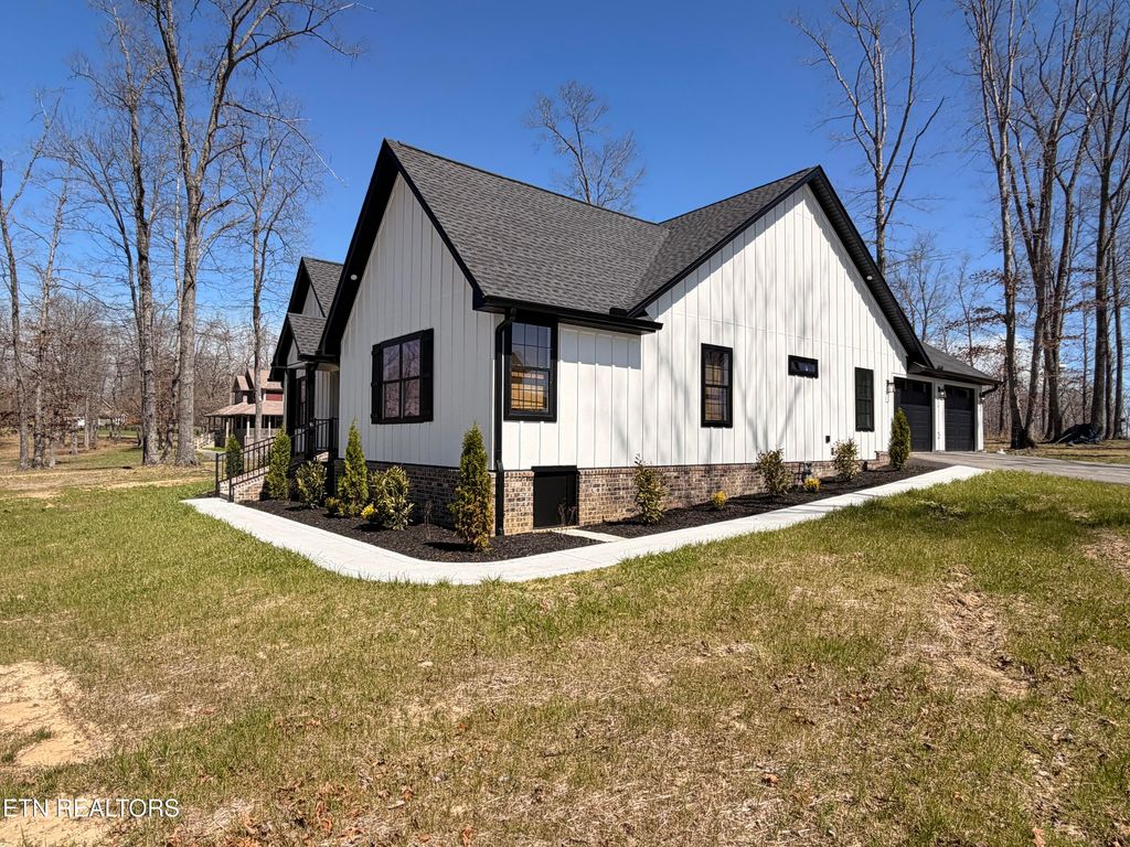 Photo of 127 Bluff View Loop, Crossville, TN 38571 (MLS # 1333769)