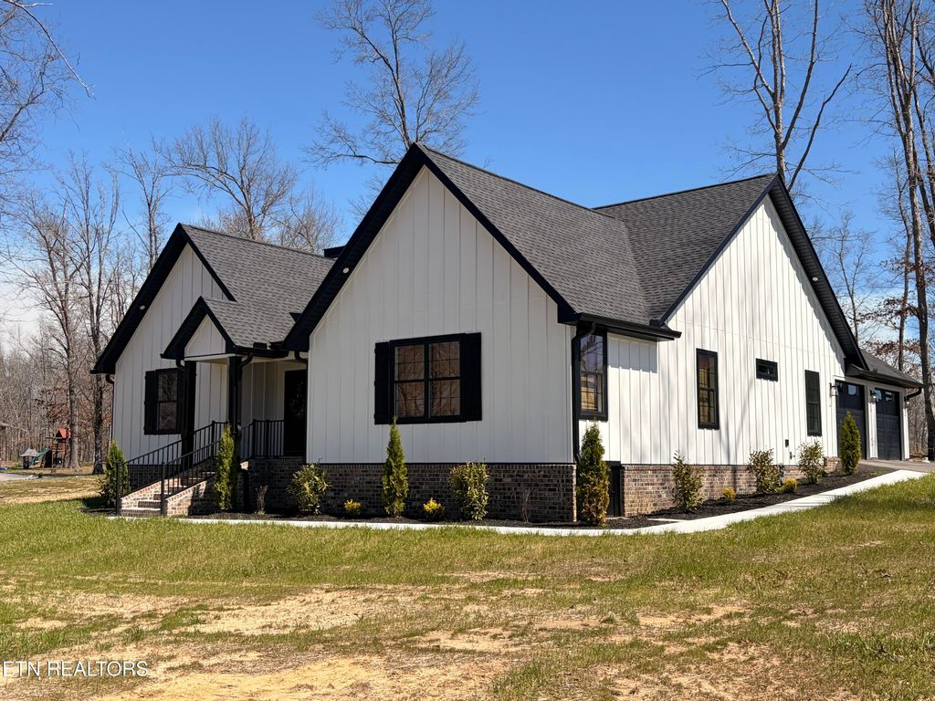 Photo of 127 Bluff View Loop, Crossville, TN 38571 (MLS # 1333769)