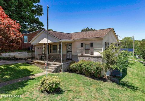 Photo of 611 W 6th Ave, Lenoir City, TN 37771 (MLS # 1341456)