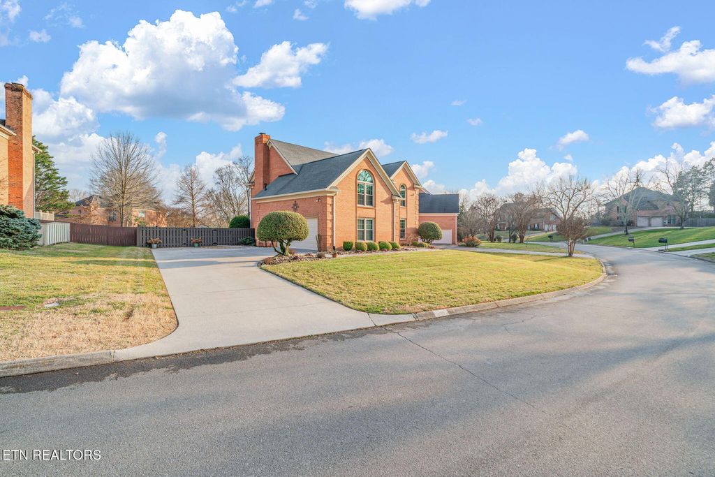 Photo of 609 Sedgley Drive, Knoxville, TN 37922 (MLS # 1330033)