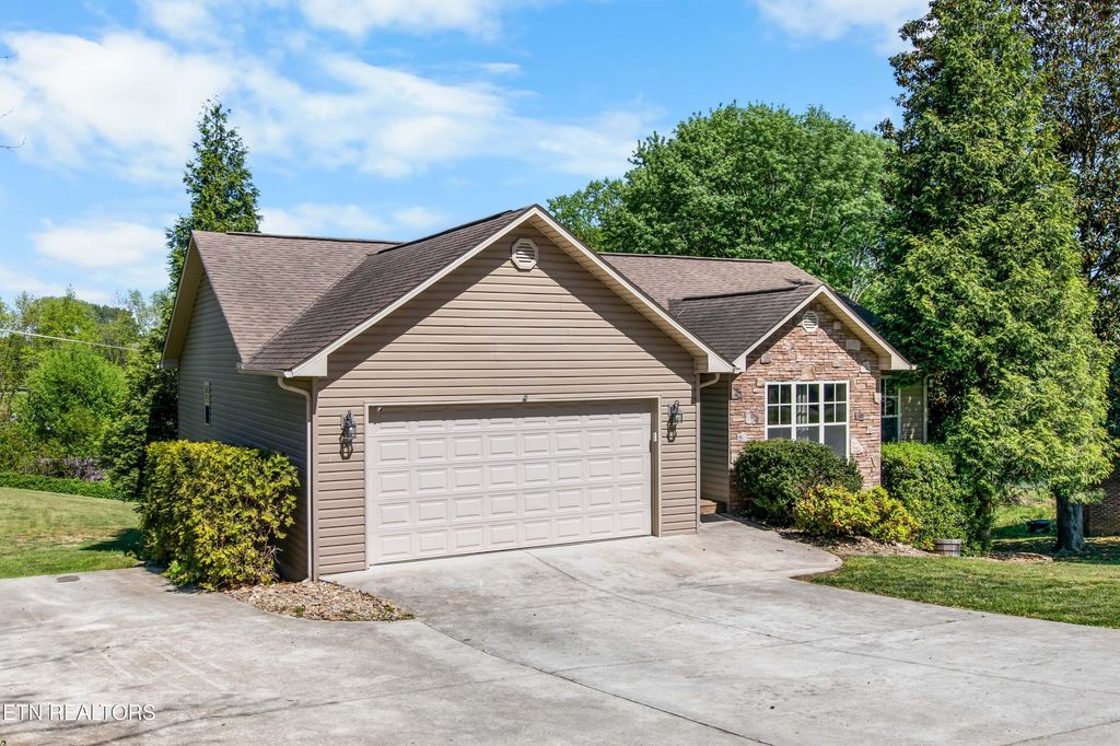 Photo of 172 Mountain View Rd, Jacksboro, TN 37757 (MLS # 1337607)