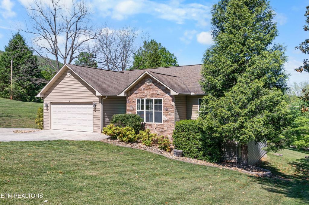 Photo of 172 Mountain View Rd, Jacksboro, TN 37757 (MLS # 1337607)