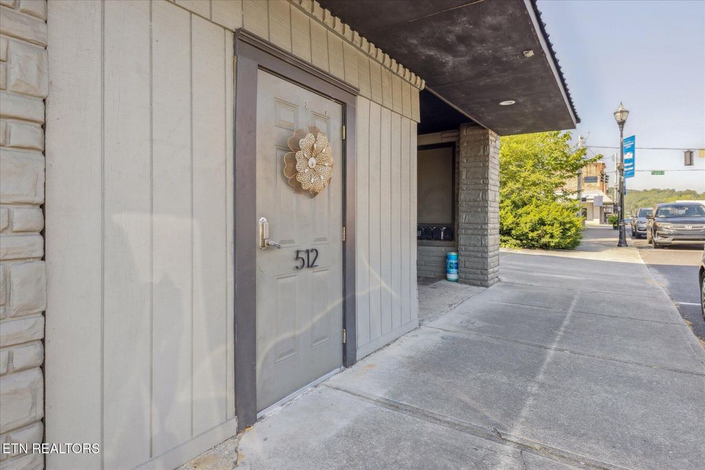 Photo of 512 N Roane St, Harriman, TN 37748 (MLS # 1293042)