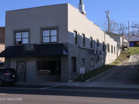 512 N Roane St Harriman TN 37748