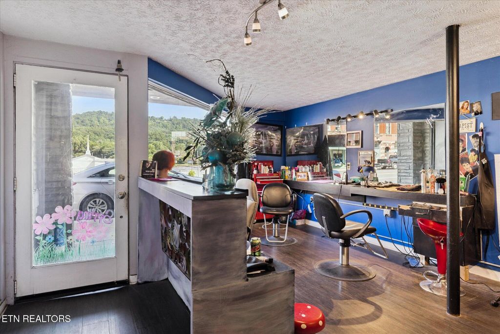 Photo of 512 N Roane St, Harriman, TN 37748 (MLS # 1293042)