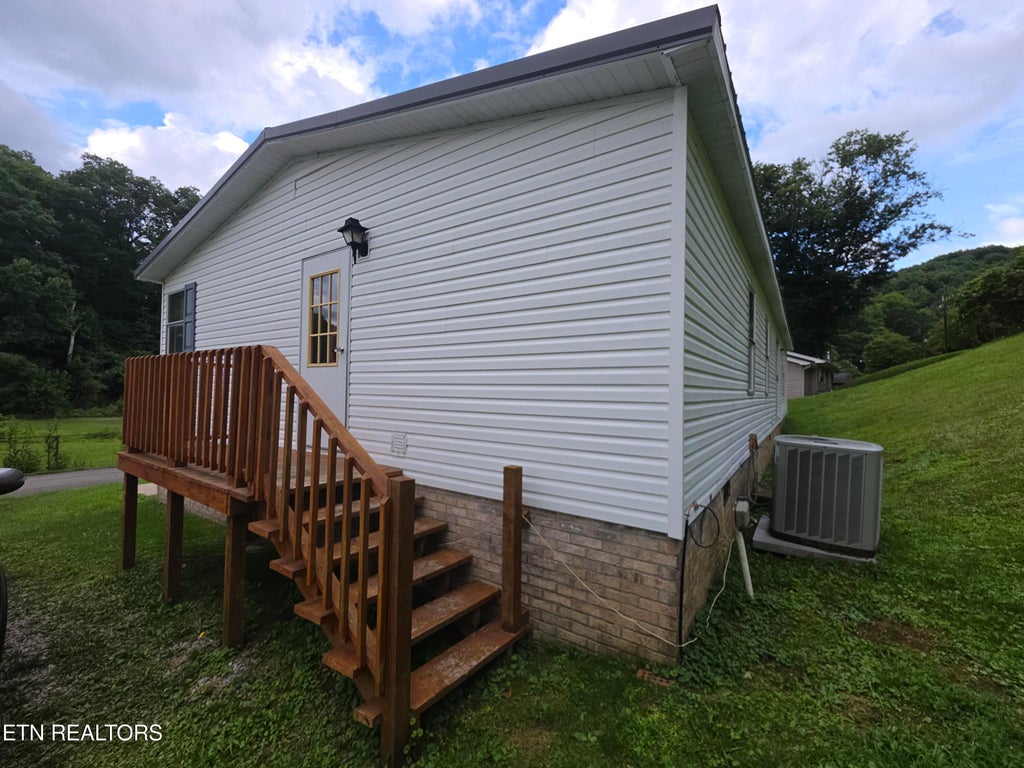 Photo of 119 Walnut Lane, Pineville, KY 40977 (MLS # 1348215)