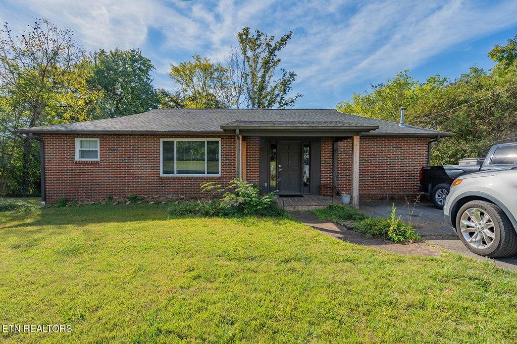 Photo of 11 Ervin St, Athens, TN 37303 (MLS # 1358050)