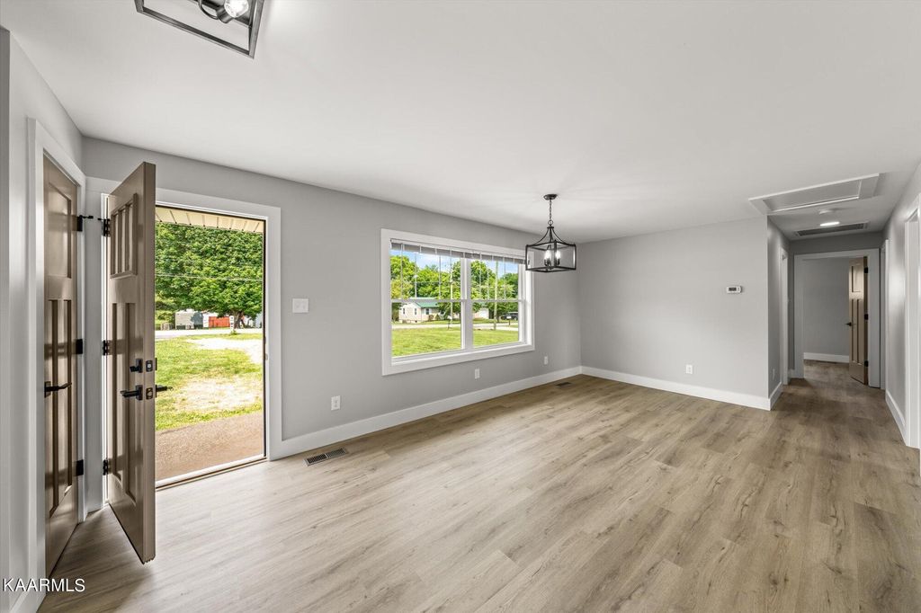 Photo of 5629 Kentwood Rd, Knoxville, TN 37912 (MLS # 1332058)