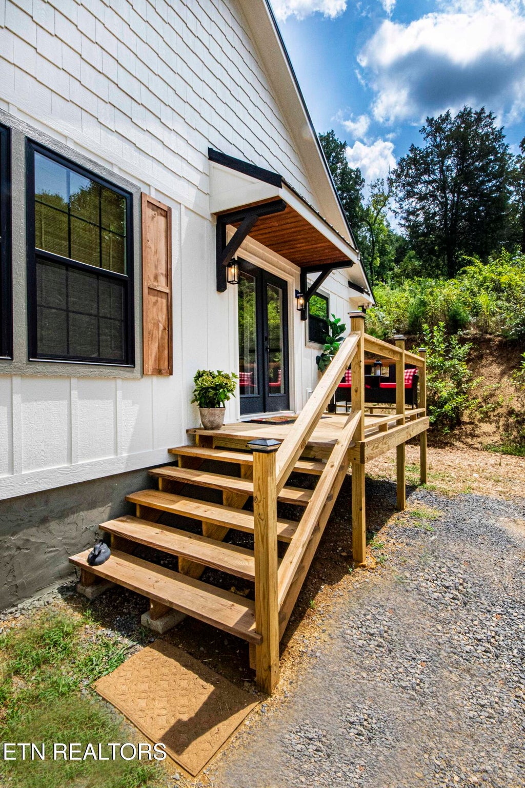 Photo of 462 Nursery Rd, Dandridge, TN 37725 (MLS # 1352229)