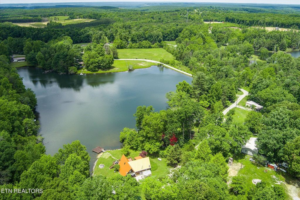 Photo of 91 Lake St, Crossville, TN 38572 (MLS # 1329120)