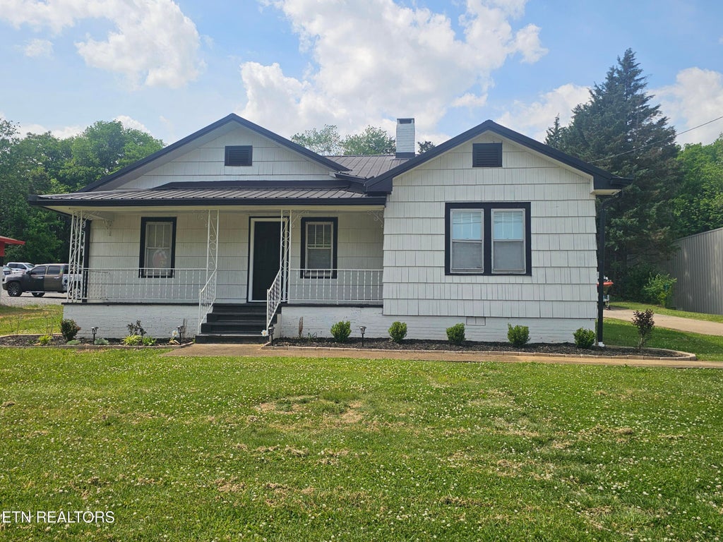 Photo of 1060 Mulberry St, Loudon, TN 37774 (MLS # 1338380)