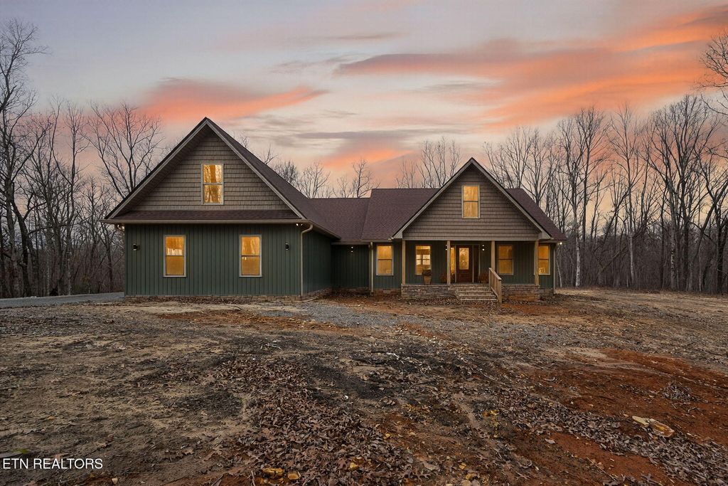 Photo of 611 Dripping Springs Rd, Monterey, TN 38574 (MLS # 1324796)