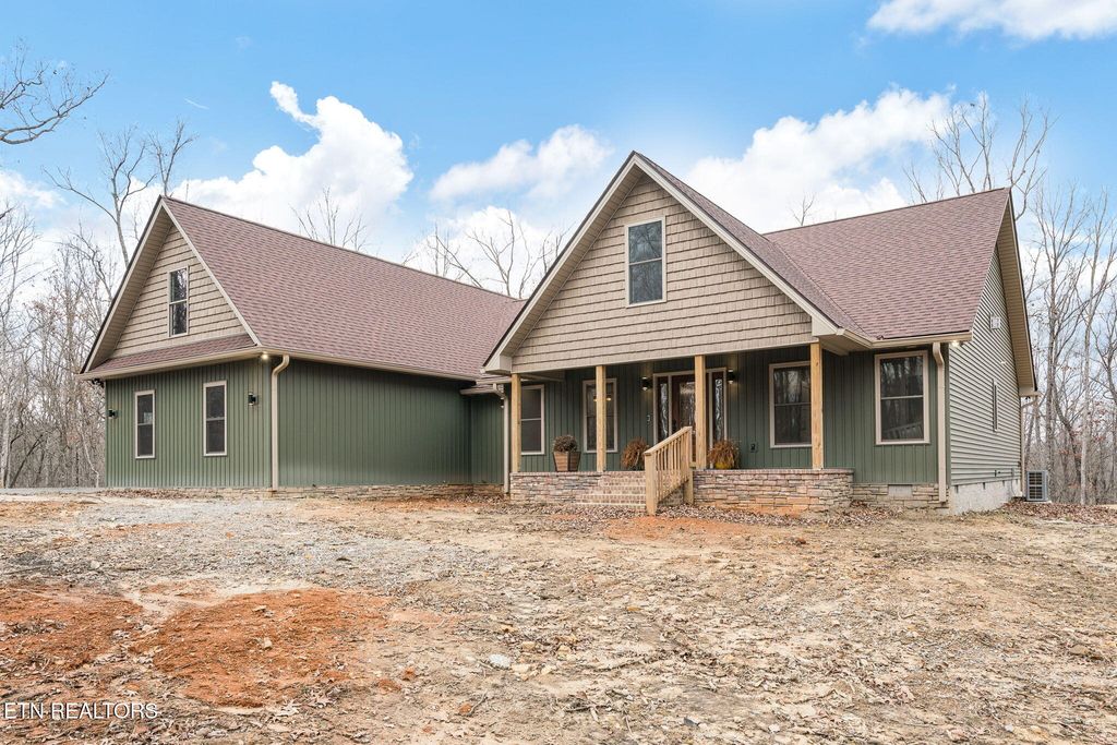 Photo of 611 Dripping Springs Rd, Monterey, TN 38574 (MLS # 1324796)