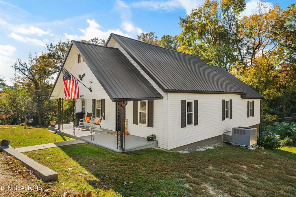Photo of 541 W Highway 25-70, Dandridge, TN 37725 (MLS # 1360658)