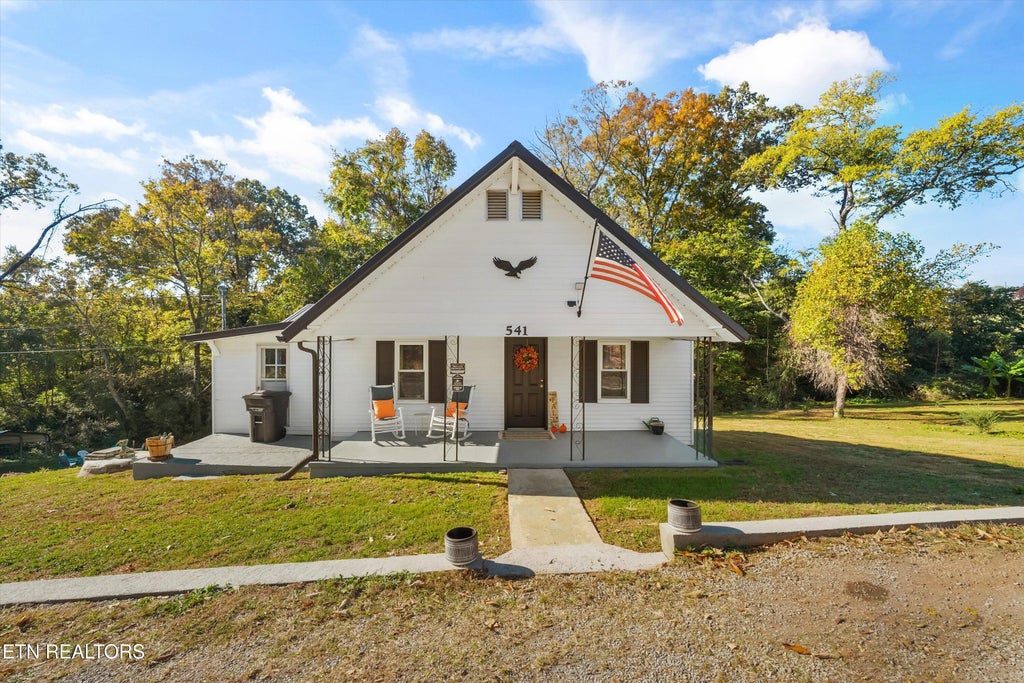 Photo of 541 W Highway 25-70, Dandridge, TN 37725 (MLS # 1360658)