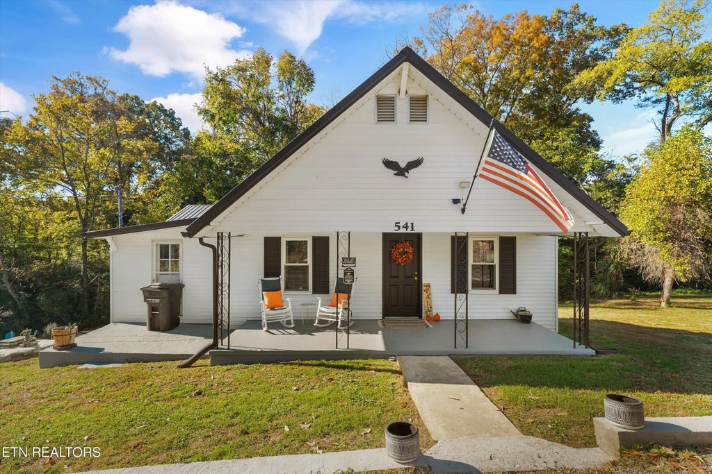 Photo of 541 W Highway 25-70, Dandridge, TN 37725 (MLS # 1360658)