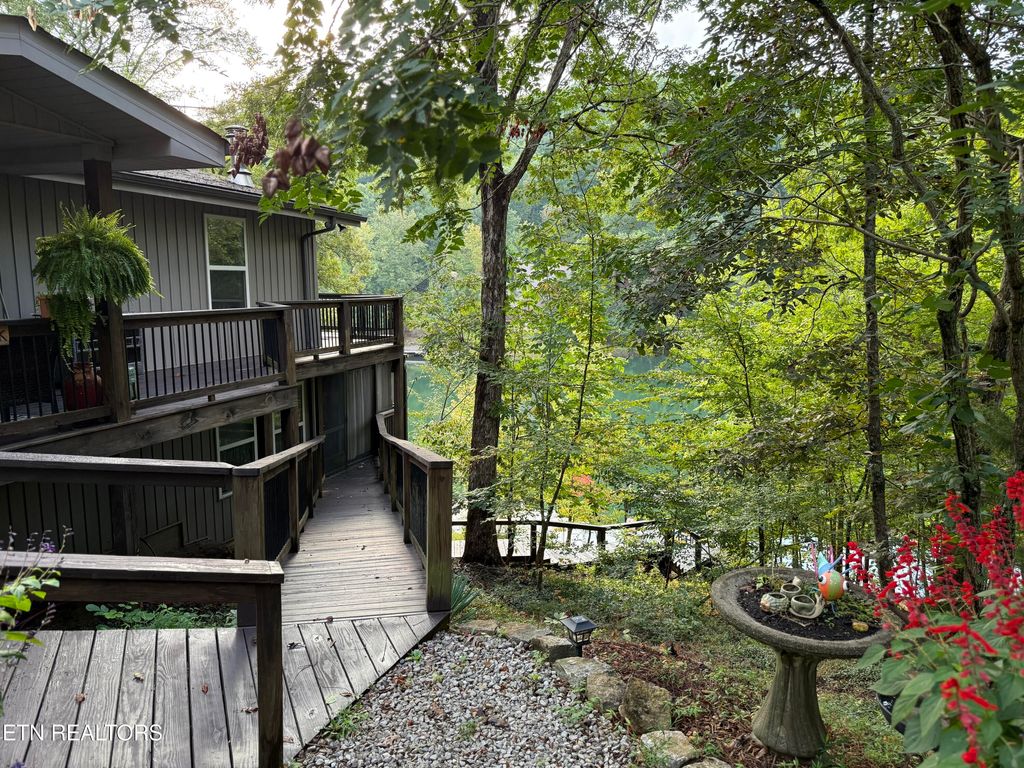 Photo of 124 Peninsula Rd, Madisonville, TN 37354 (MLS # 1332665)