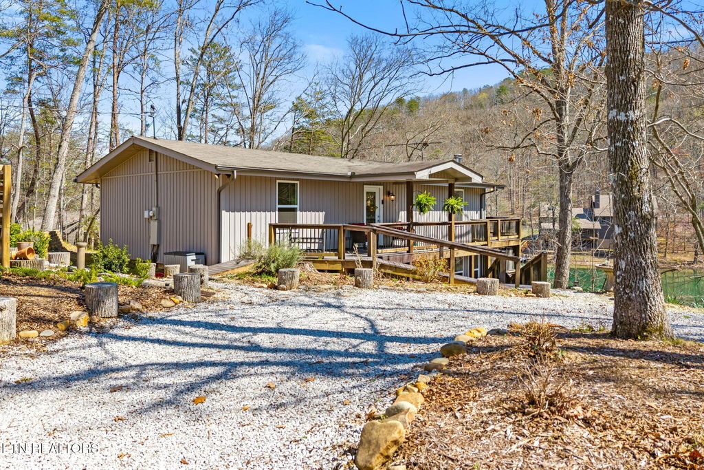 Photo of 124 Peninsula Rd, Madisonville, TN 37354 (MLS # 1332665)