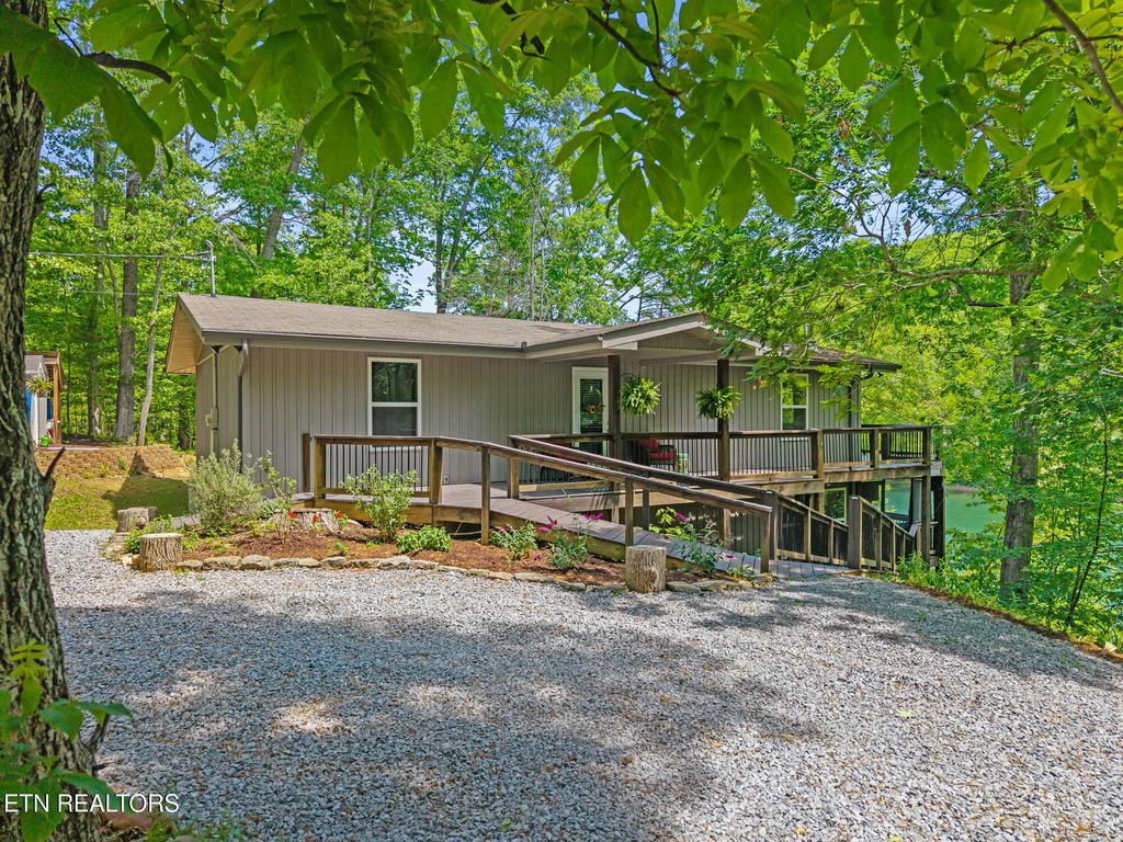 Photo of 124 Peninsula Rd, Madisonville, TN 37354 (MLS # 1332665)