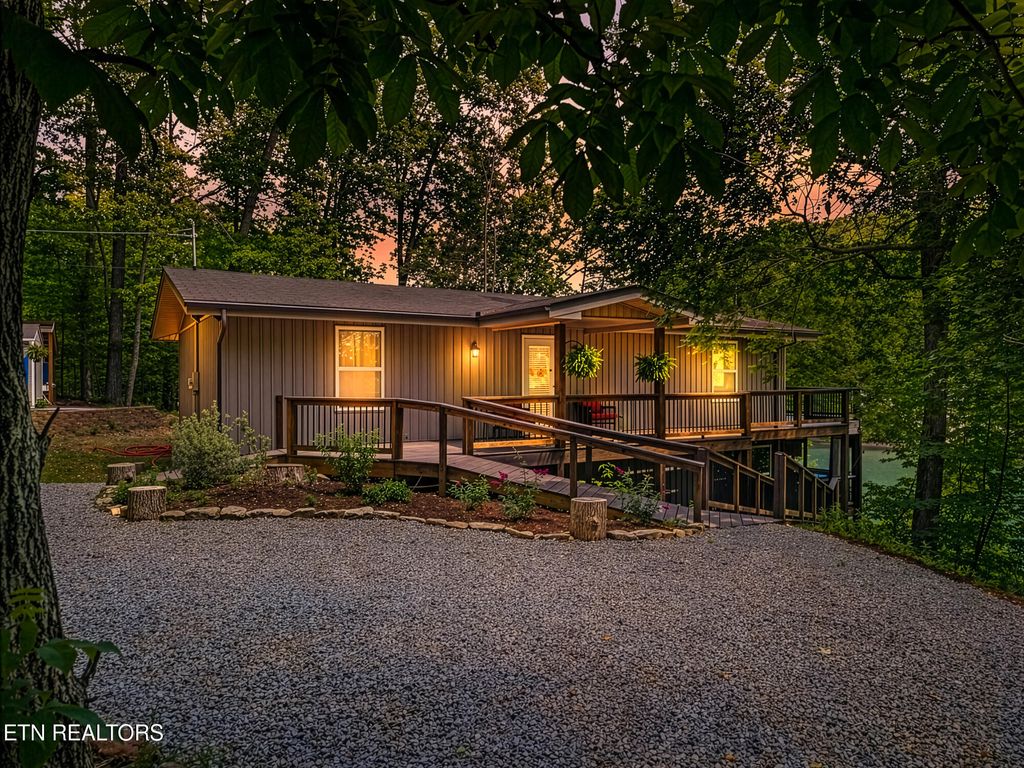 Photo of 124 Peninsula Rd, Madisonville, TN 37354 (MLS # 1332665)