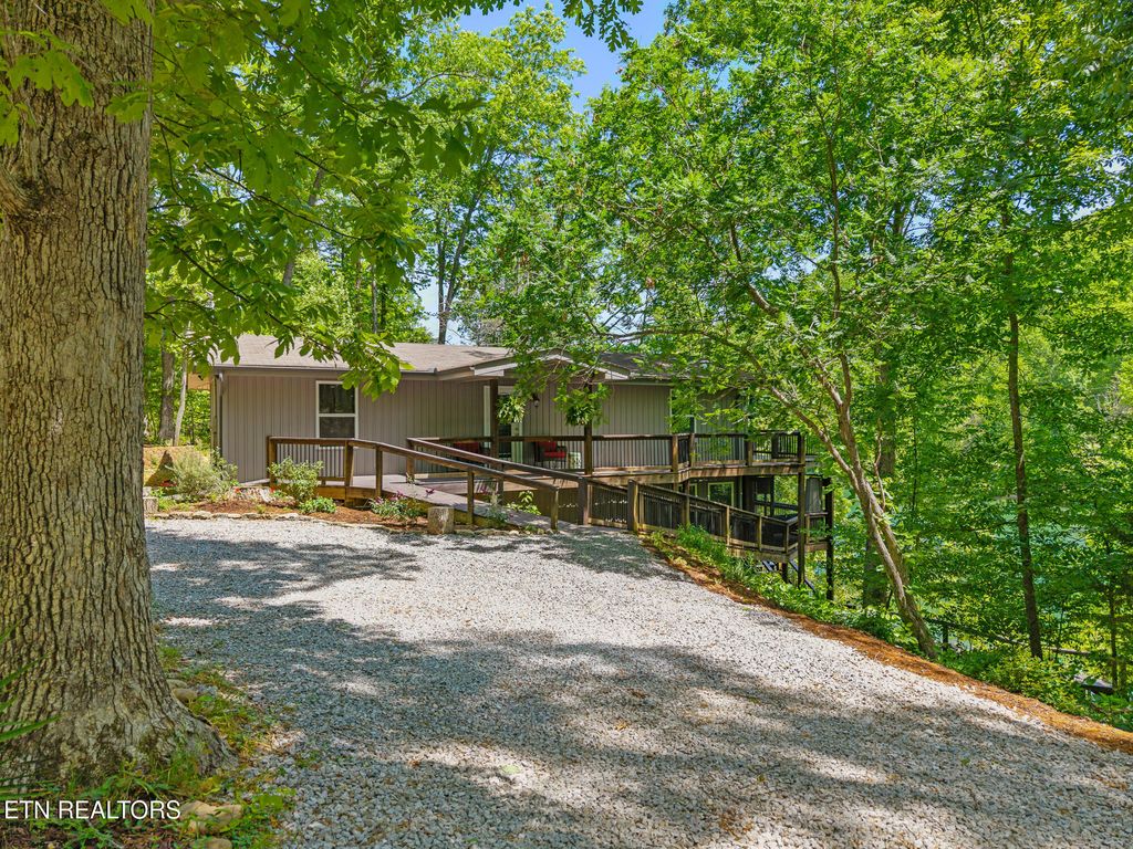 Photo of 124 Peninsula Rd, Madisonville, TN 37354 (MLS # 1332665)