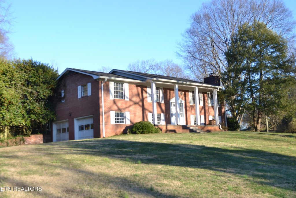 Photo of 600 W Meadecrest Drive, Knoxville, TN 37923 (MLS # 1325660)