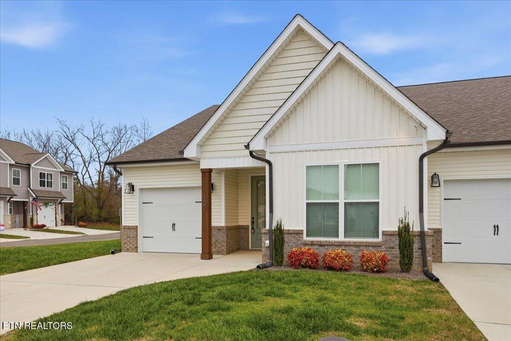 Photo of 107 Gray Wolf Way, Lenoir City, TN 37771 (MLS # 1324176)