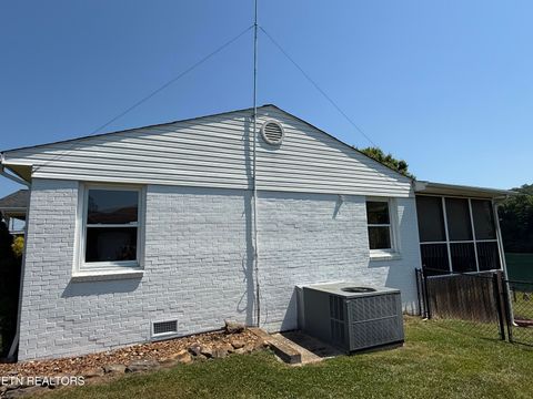 Tiny photo for 408 Riverside Drive, Clinton, TN 37716 (MLS # 1342078)