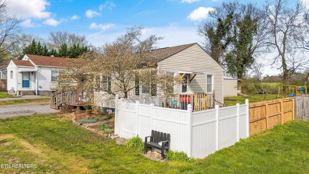 Photo of 1115 Cherry St, Alcoa, TN 37701 (MLS # 1333498)