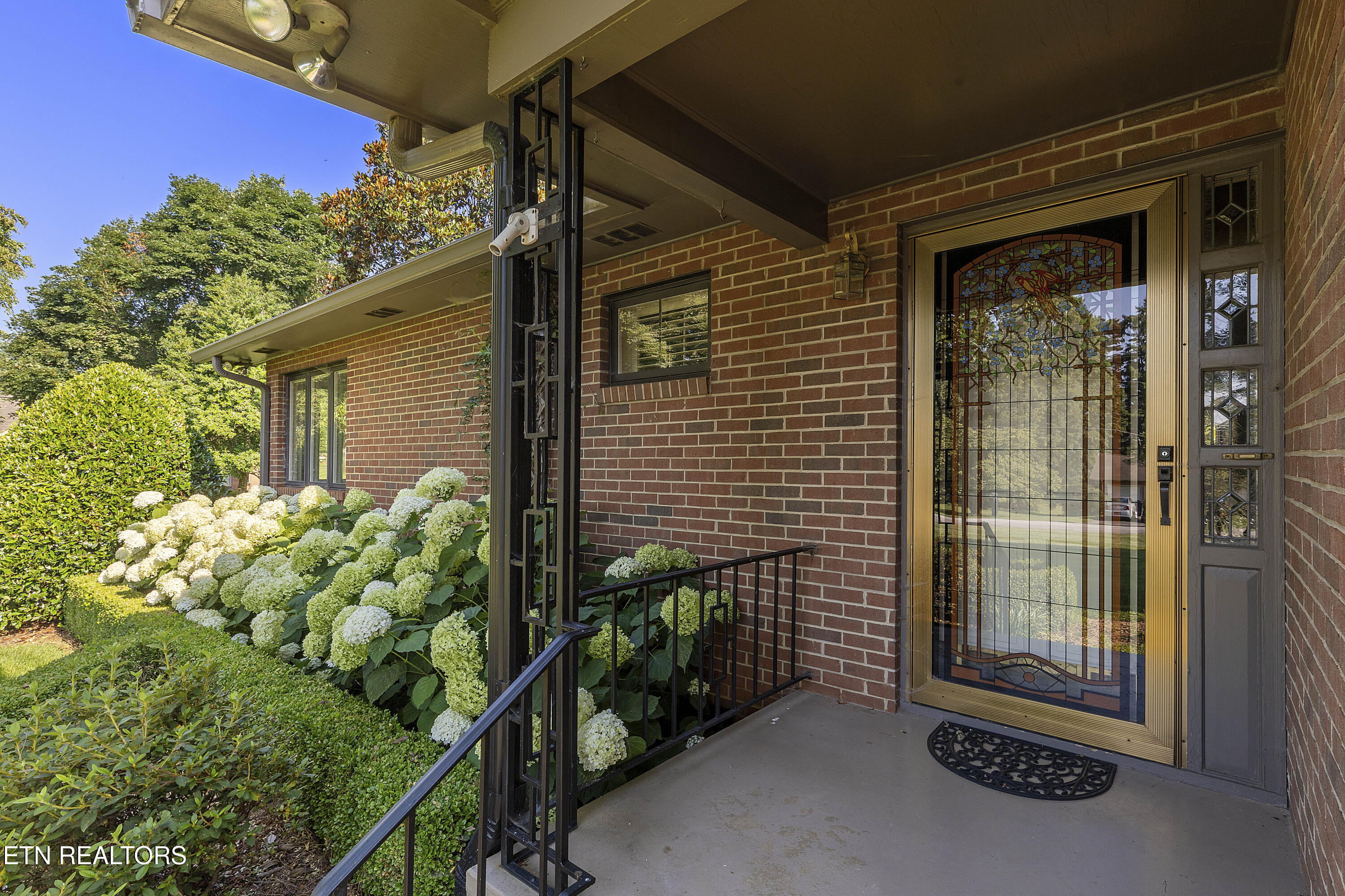 212 Douglas Ave