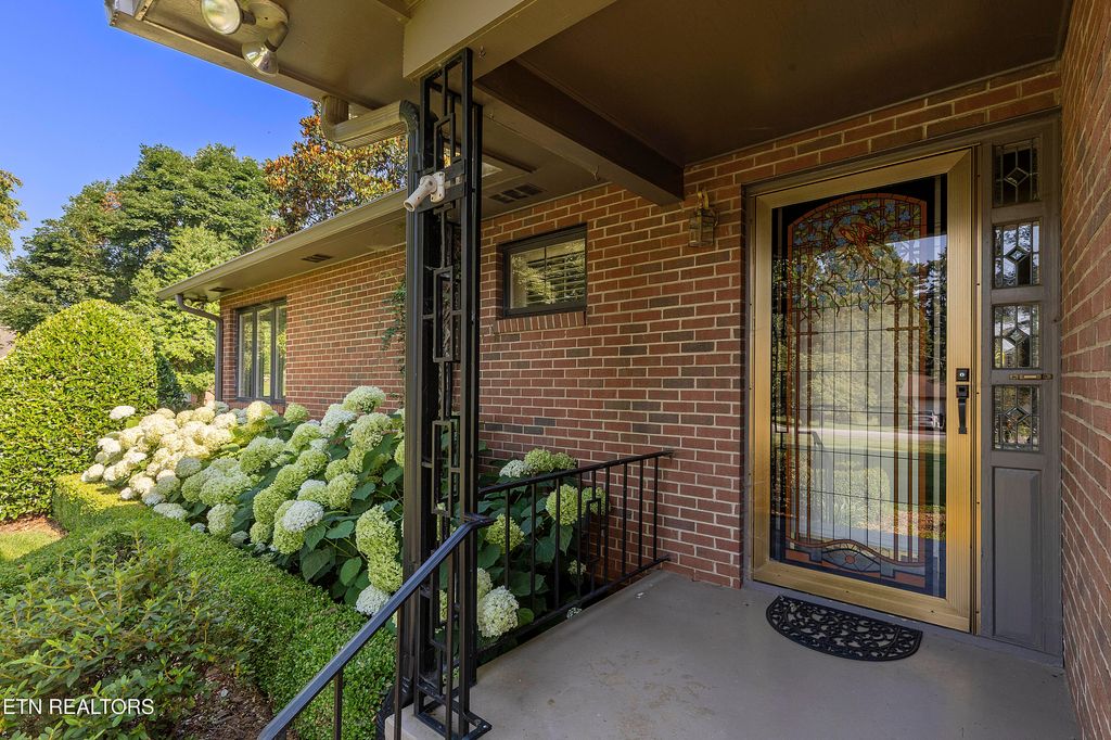 Photo of 212 Douglas Ave, Sweetwater, TN 37874 (MLS # 1296371)