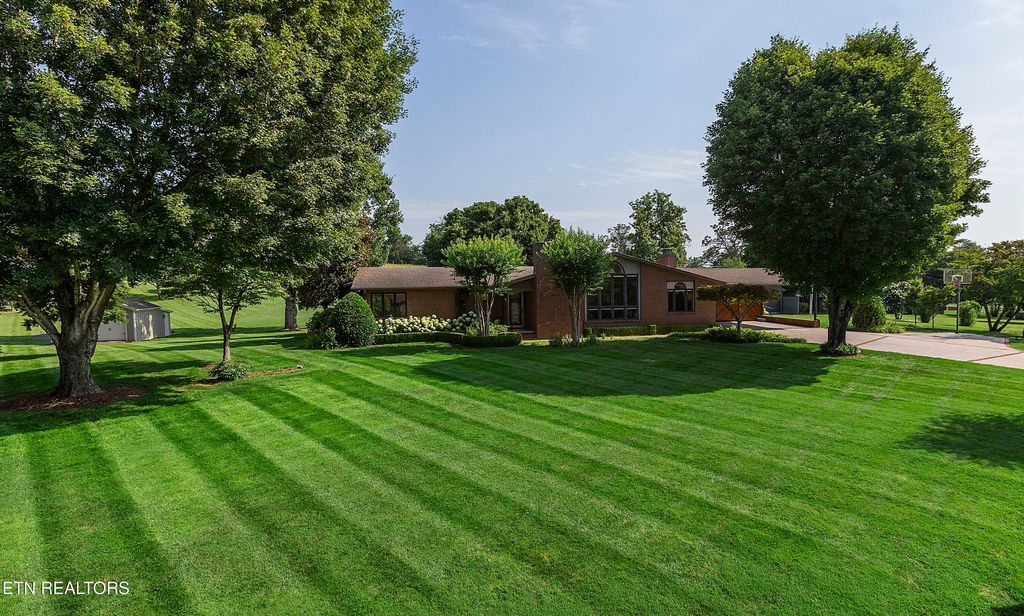 Photo of 212 Douglas Ave, Sweetwater, TN 37874 (MLS # 1296371)