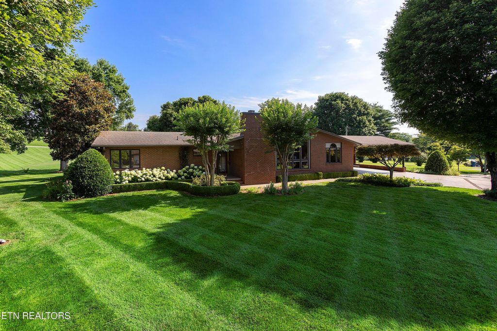 Photo of 212 Douglas Ave, Sweetwater, TN 37874 (MLS # 1296371)