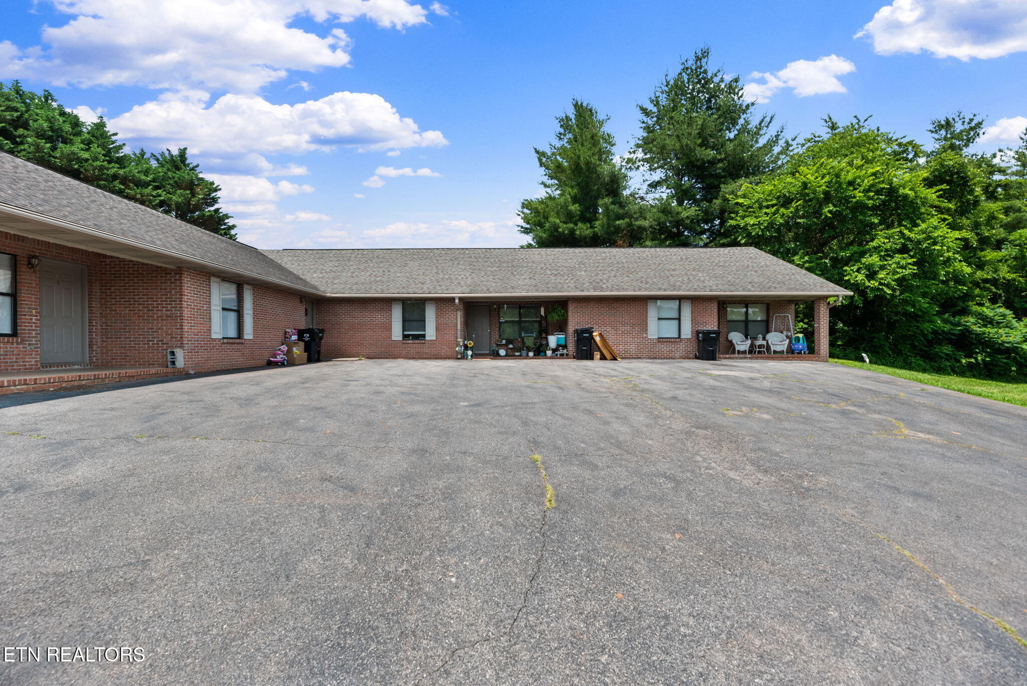 2249 S Hardin Lane