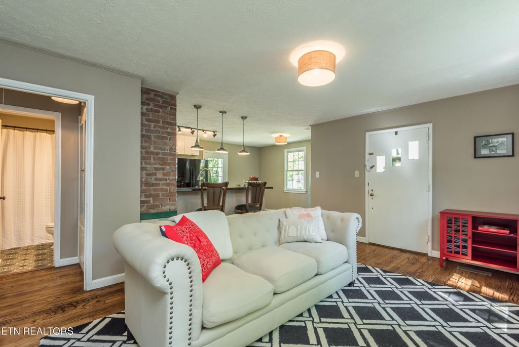 Photo of 3957 Greenleaf Ave, Knoxville, TN 37919 (MLS # 1320848)