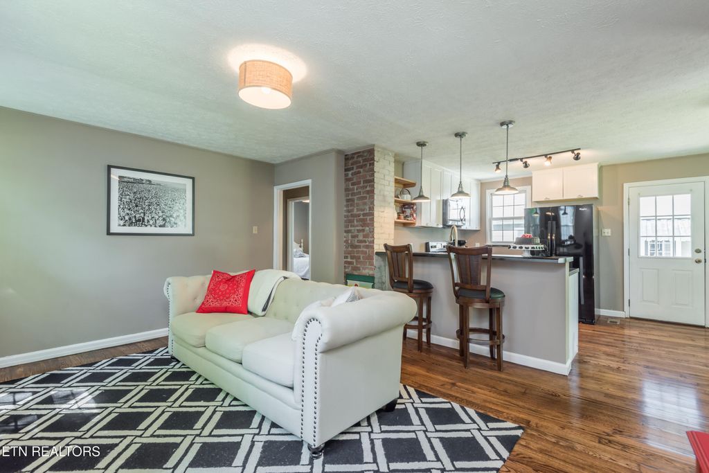 Photo of 3957 Greenleaf Ave, Knoxville, TN 37919 (MLS # 1320848)