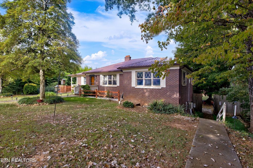 Photo of 653 E Hunt Rd, Alcoa, TN 37701 (MLS # 1318131)