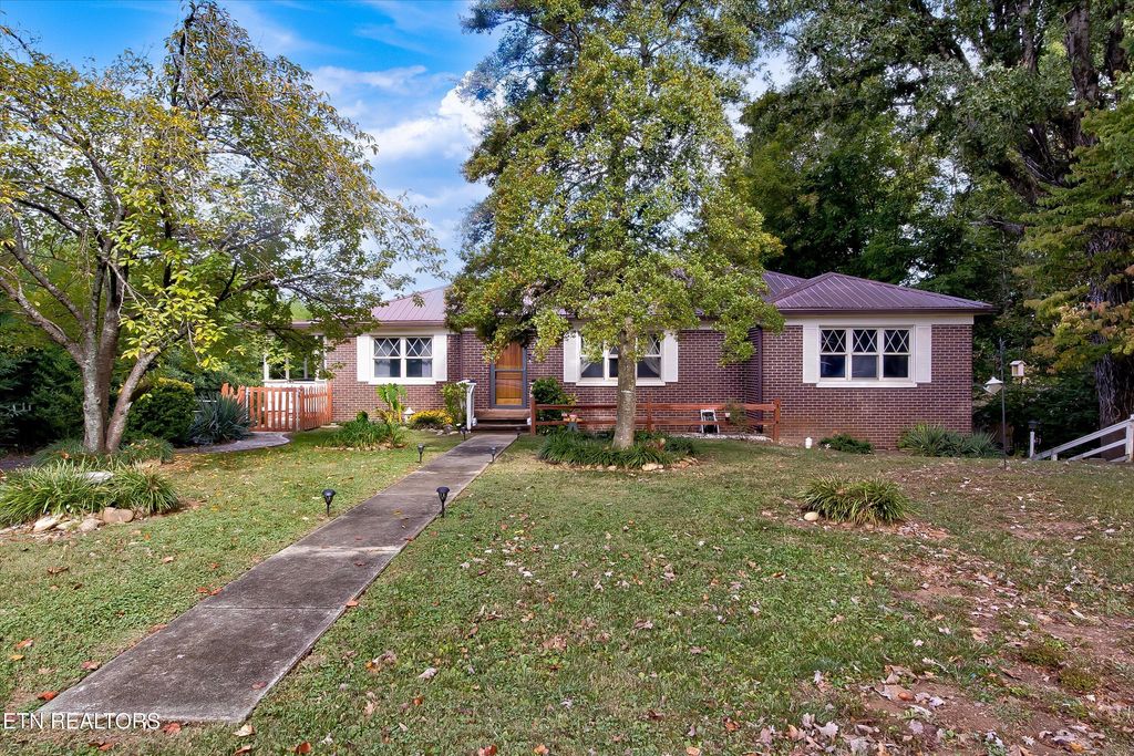 Photo of 653 E Hunt Rd, Alcoa, TN 37701 (MLS # 1318131)