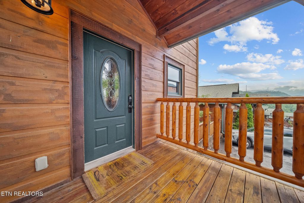 Photo of 750 Park Vista Way, Gatlinburg, TN 37738 (MLS # 1294244)