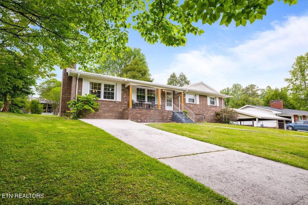 Photo of 322 Shoreline Circle, LaFollette, TN 37766 (MLS # 1339010)