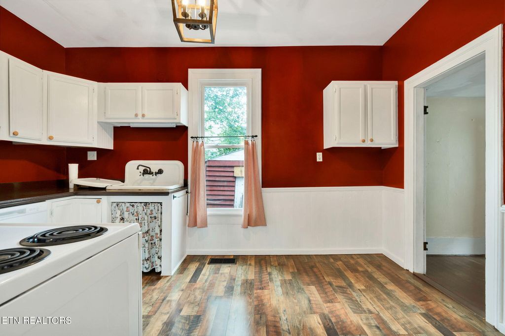 Photo of 214 Mccaslin Ave, Sweetwater, TN 37874 (MLS # 1315892)