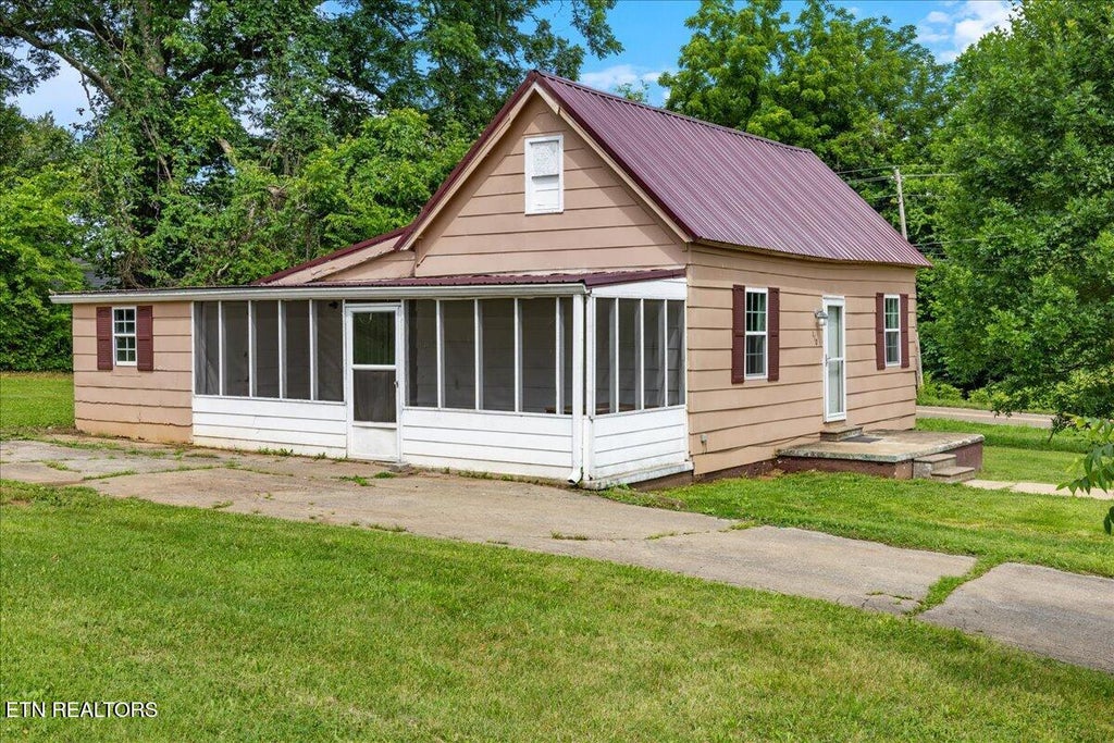Photo of 110 Elm St, Niota, TN 37826 (MLS # 1345202)