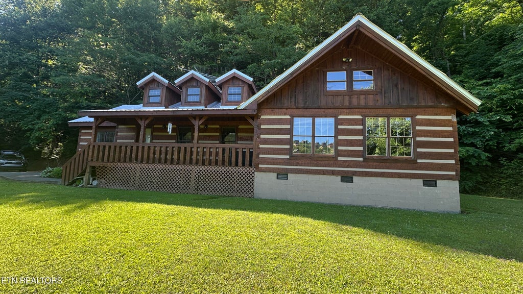 Photo of 830 Sleepy Hollow Rd, Gatlinburg, TN 37738 (MLS # 1342967)