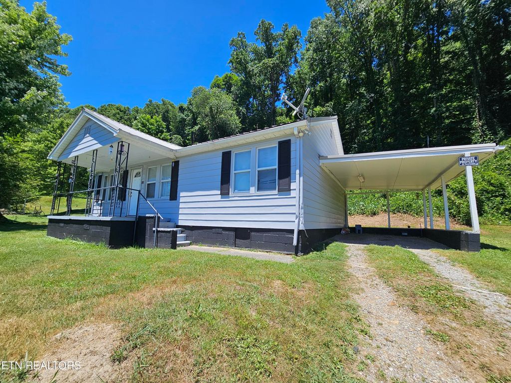 Photo of 522 Hen Valley Rd, Oliver Springs, TN 37840 (MLS # 1268267)