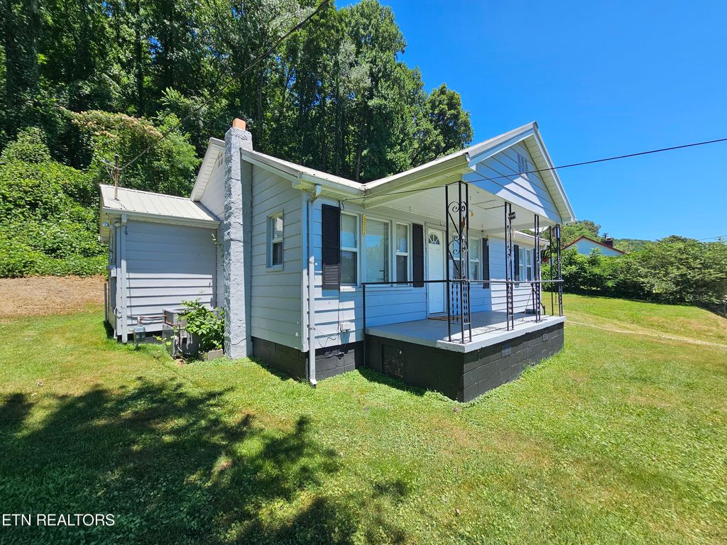 Photo of 522 Hen Valley Rd, Oliver Springs, TN 37840 (MLS # 1268267)