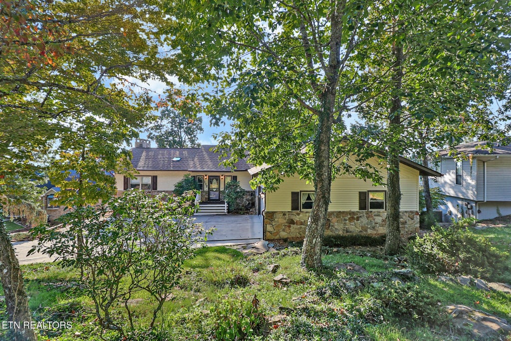 Photo of 132 Brokenwood Lane, Crossville, TN 38558 (MLS # 1354525)